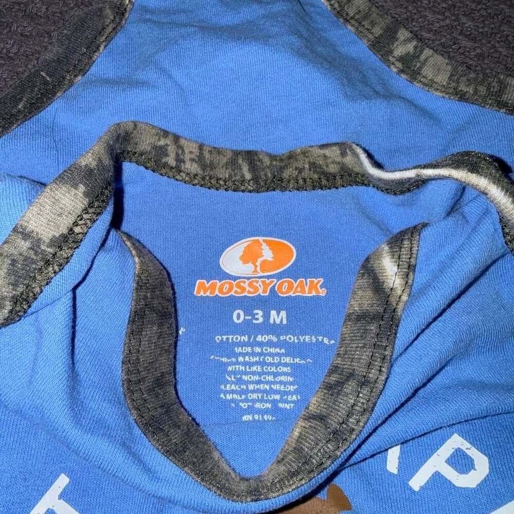 Mossy Oak Little Happy Camper Baby Onesie Blue Camo 0-3M - Picture 3 of 3